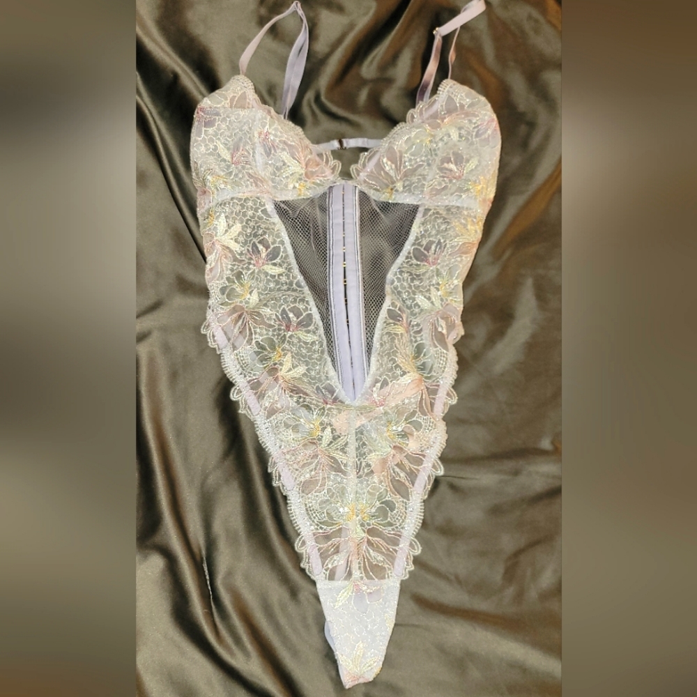 VS Embroidery Strappy Teddy sz L
